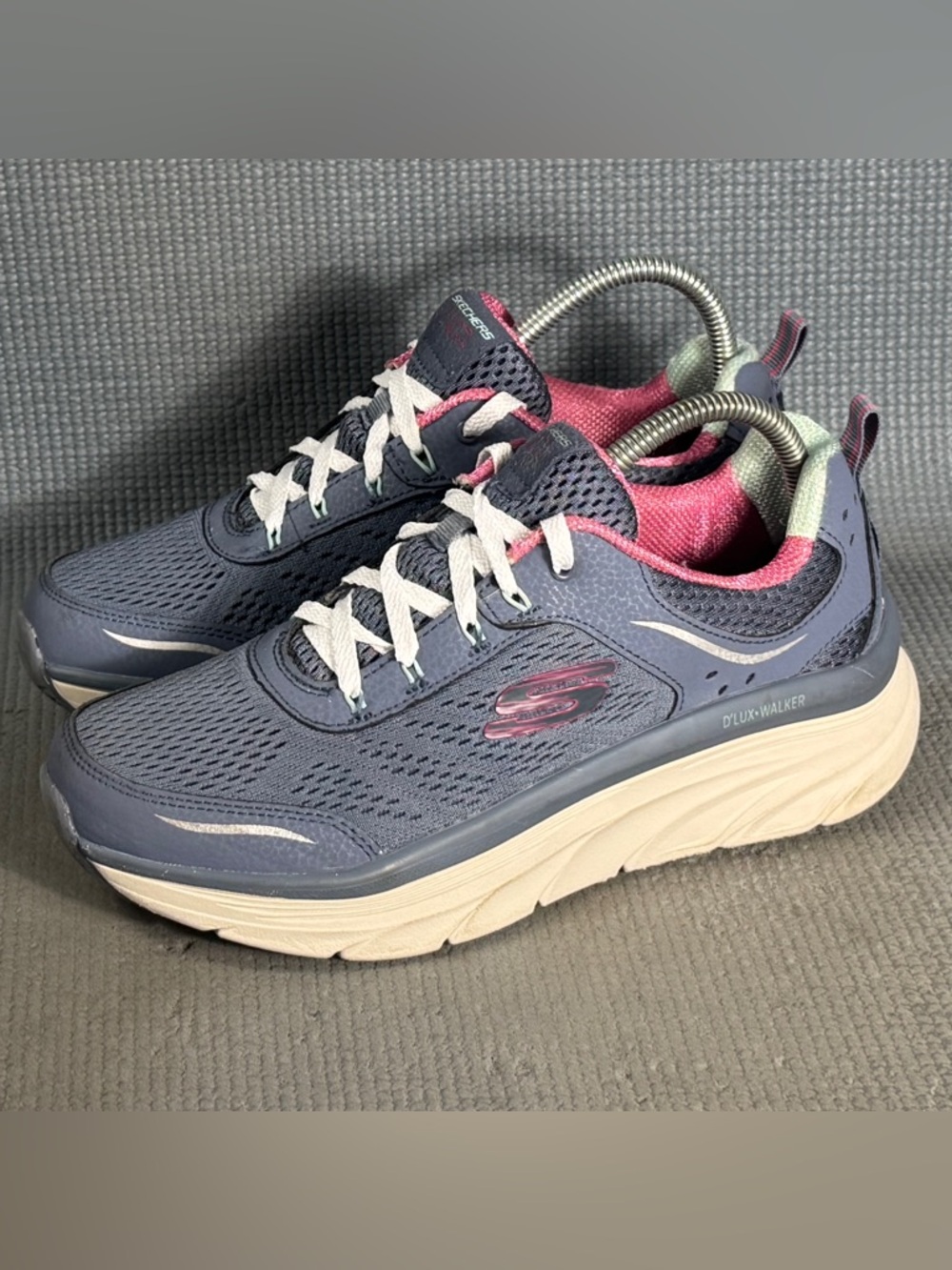 Skechers D'Lux Walker Infinite Motion Athletic Shoes Women’s Size 8.5